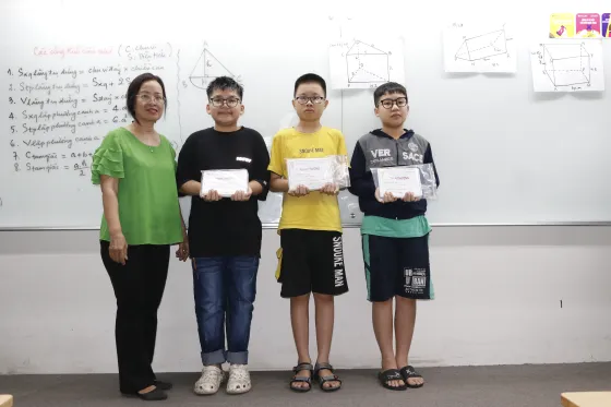 Trao thưởng Khóa Hè 2024-2025