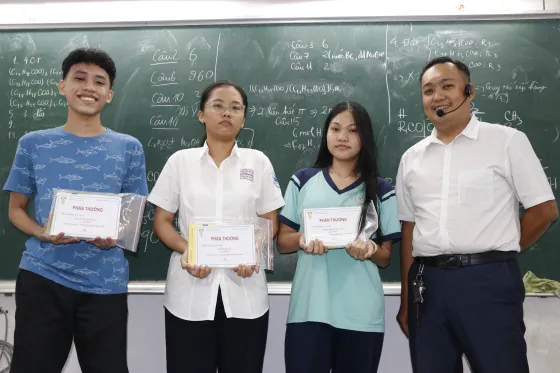 Trao thưởng Khóa Hè 2024-2025